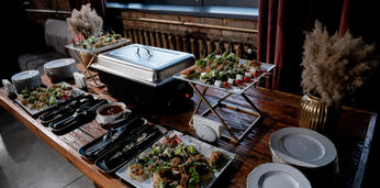 Сытный фуршет с горячими закусками на 50 персон